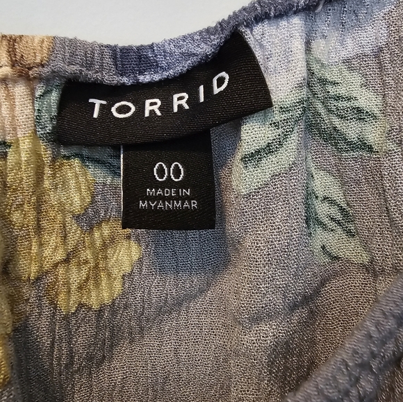 Torrid 00 - Gauze Cold Shoulder Top - Picture 2 of 3